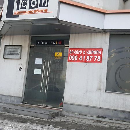 Aaa Hotel Yerevan Exterior photo