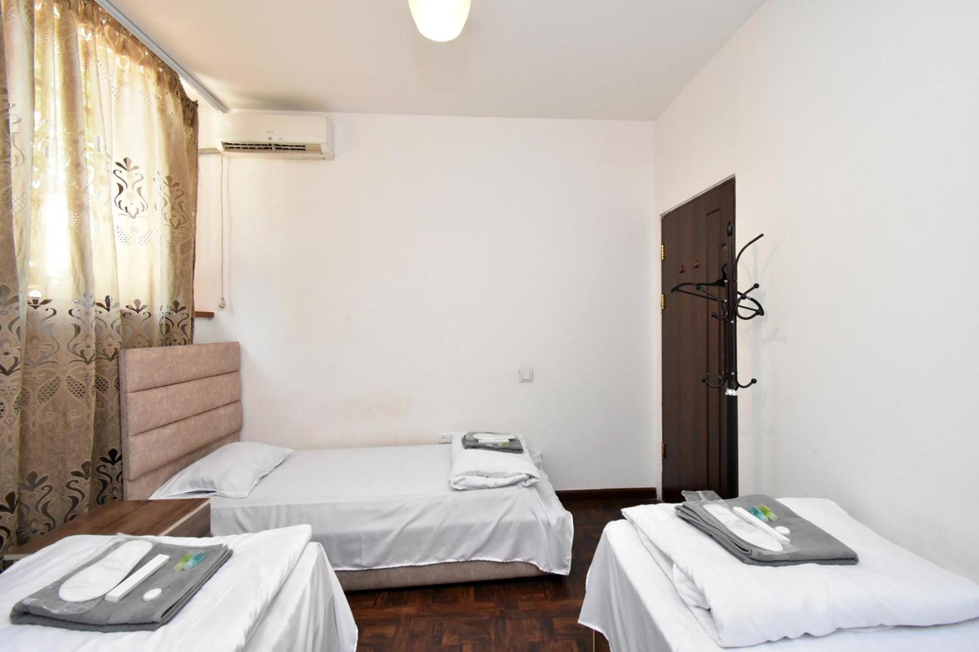 Aaa Hotel Yerevan Exterior photo